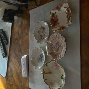 Beautiful bundle with small plates